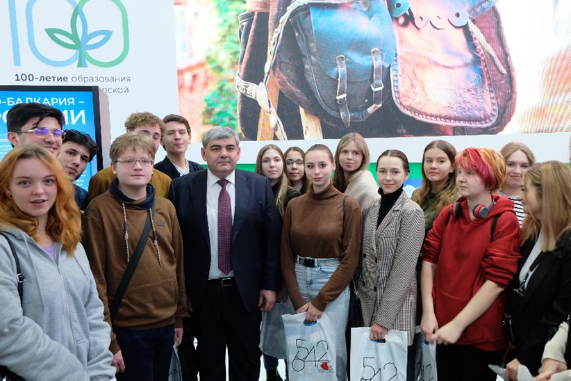 Казбек Коков рассказал учащимся московских школ о культуре и традициях народов Кабардино-Балкарии