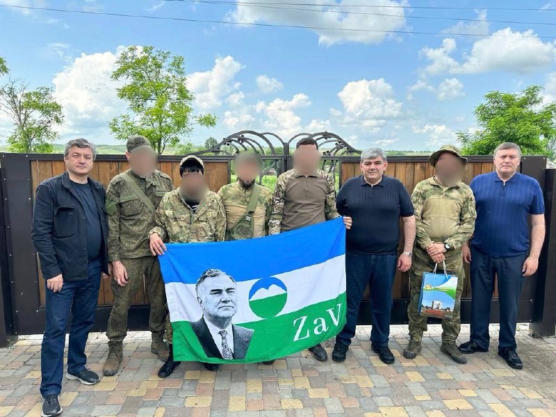 Казбек Коков встретился с военнослужащими из Кабардино-Балкарии в зоне проведения СВО